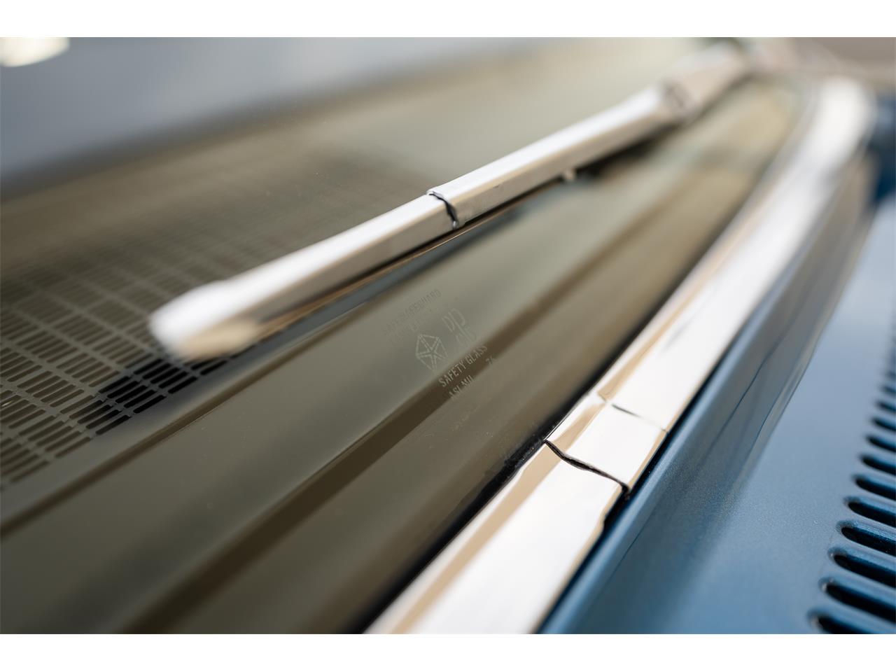 Plymouth-Satellite-1967-Bright-Blue-Pearl-White-78