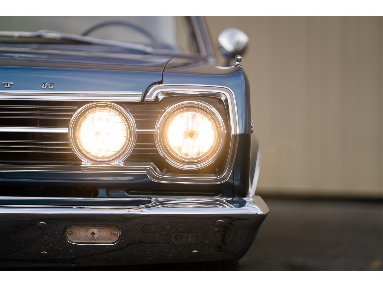 Plymouth-Satellite-1967-Bright-Blue-Pearl-White-79