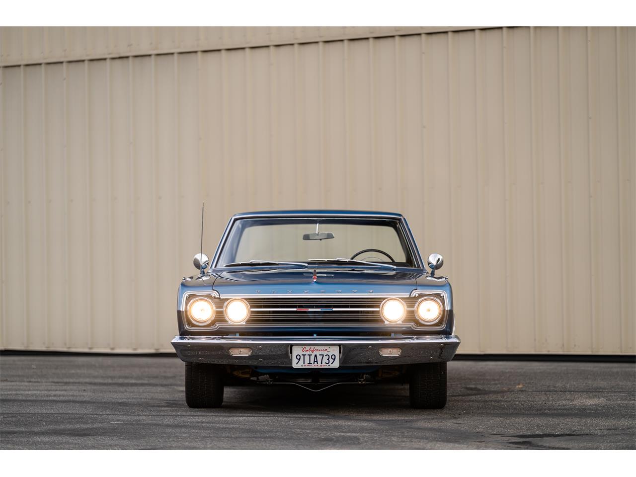 Plymouth-Satellite-1967-Bright-Blue-Pearl-White-8