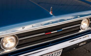 Plymouth-Satellite-1967-Bright-Blue-Pearl-White-81