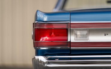 Plymouth-Satellite-1967-Bright-Blue-Pearl-White-82