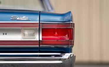 Plymouth-Satellite-1967-Bright-Blue-Pearl-White-83
