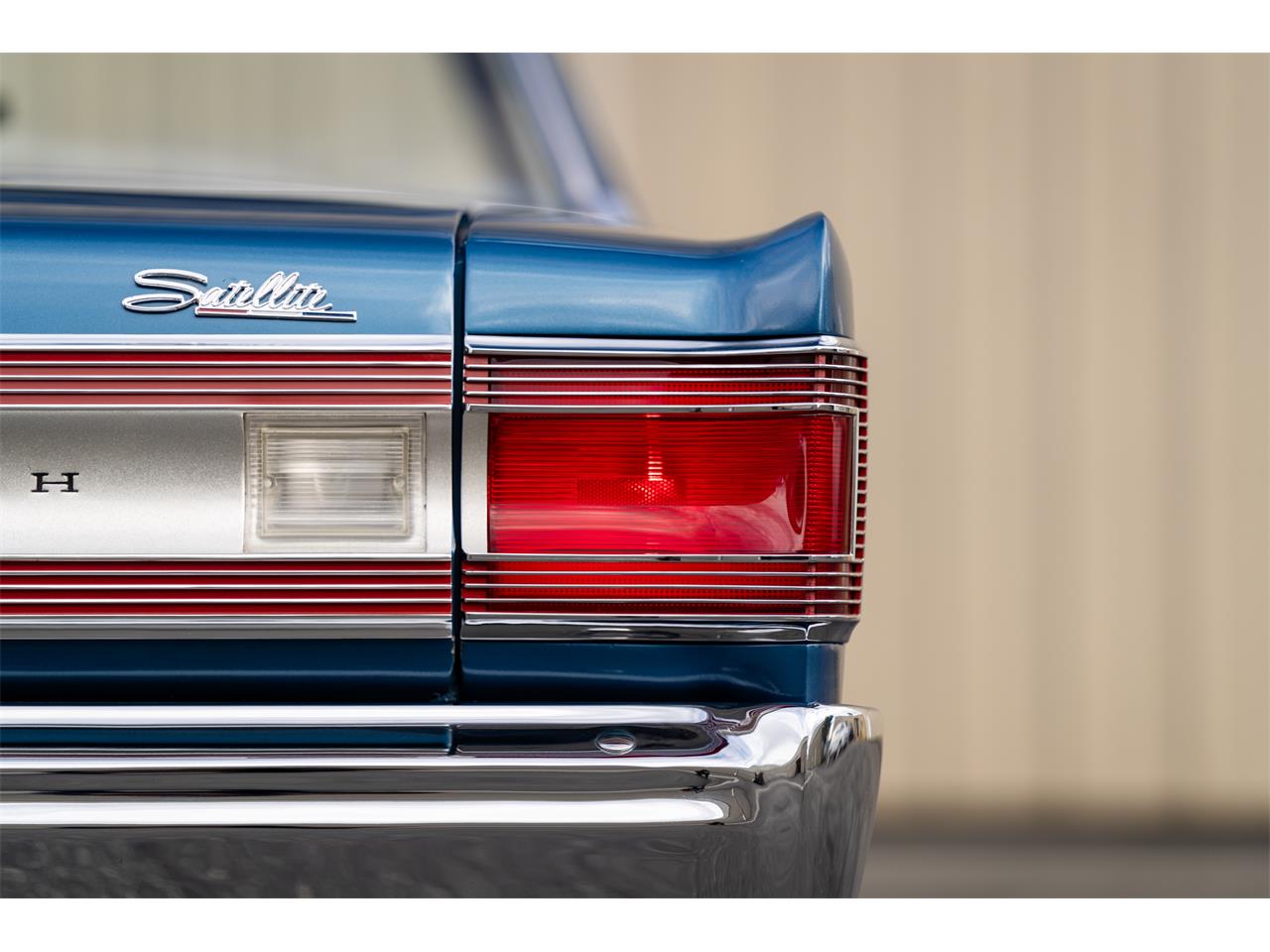 Plymouth-Satellite-1967-Bright-Blue-Pearl-White-83