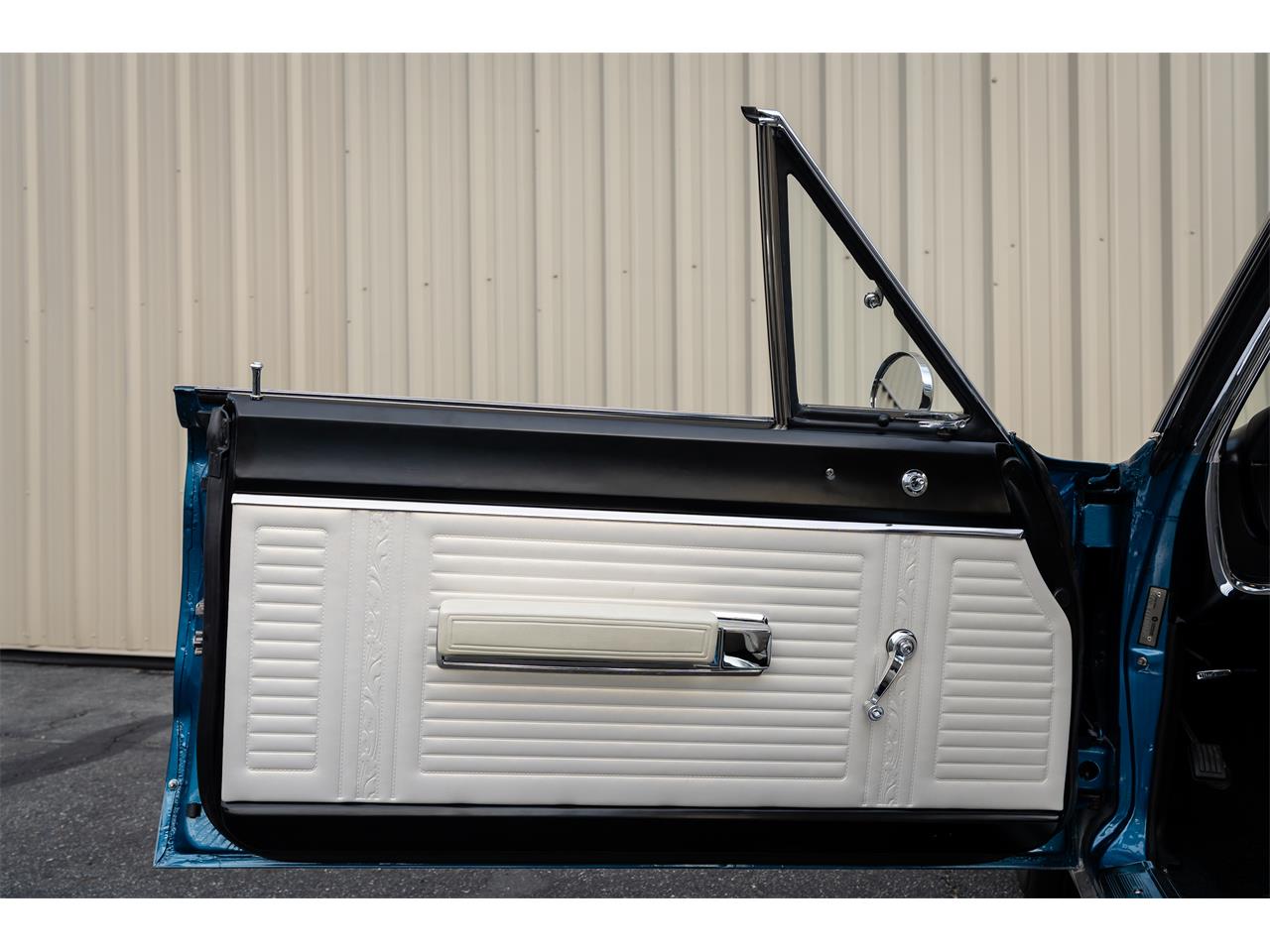 Plymouth-Satellite-1967-Bright-Blue-Pearl-White-85