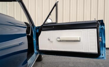 Plymouth-Satellite-1967-Bright-Blue-Pearl-White-88