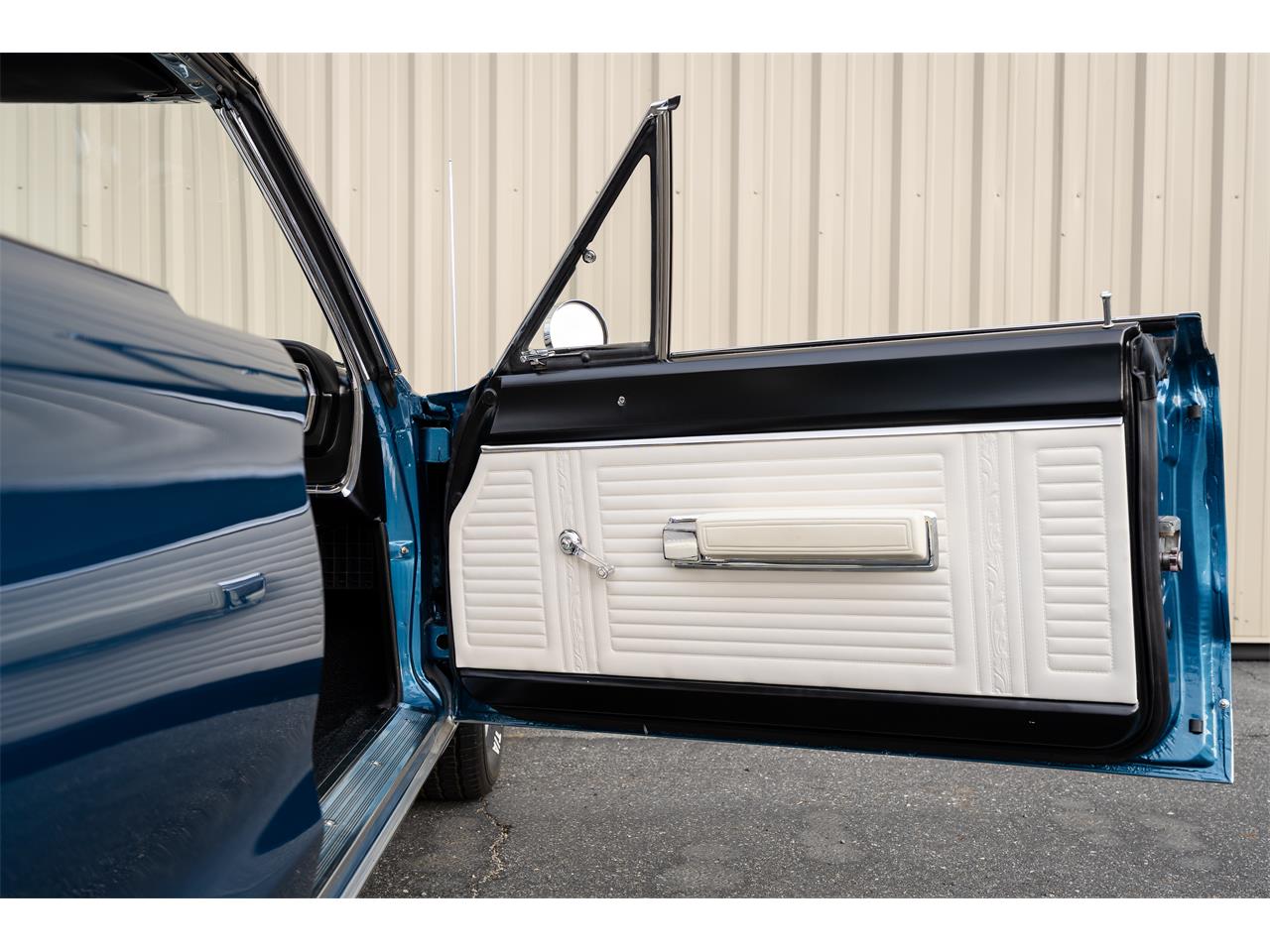 Plymouth-Satellite-1967-Bright-Blue-Pearl-White-88