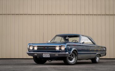 Plymouth-Satellite-1967-Bright-Blue-Pearl-White-9