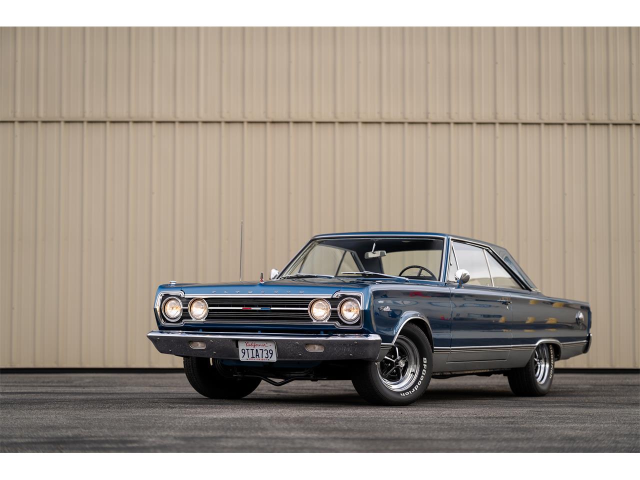 Plymouth-Satellite-1967-Bright-Blue-Pearl-White-9