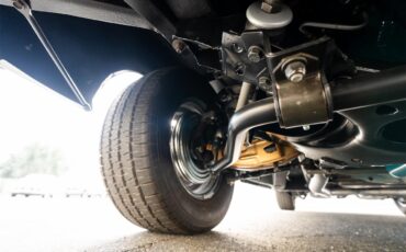 Plymouth-Satellite-1967-Bright-Blue-Pearl-White-92