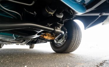 Plymouth-Satellite-1967-Bright-Blue-Pearl-White-93