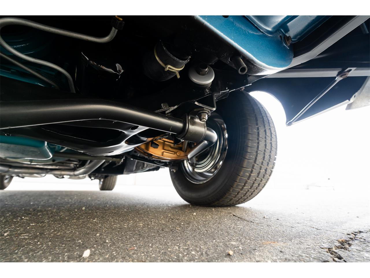 Plymouth-Satellite-1967-Bright-Blue-Pearl-White-93