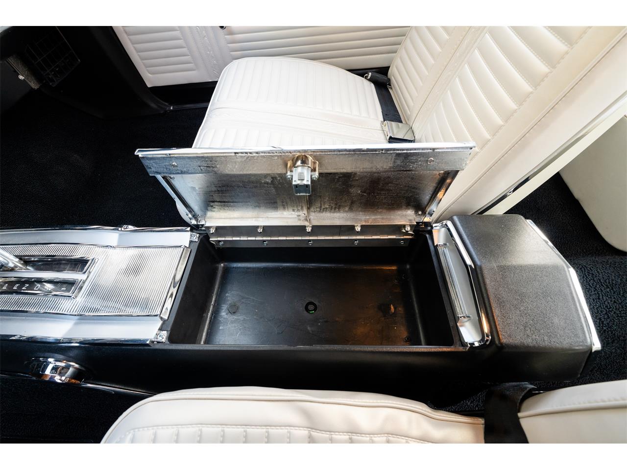 Plymouth-Satellite-1967-Bright-Blue-Pearl-White