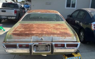 Plymouth-Satellite-1973-Sedan-3