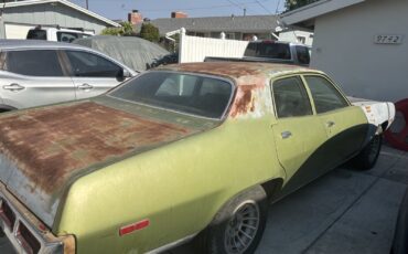 Plymouth-Satellite-1973-Sedan-4