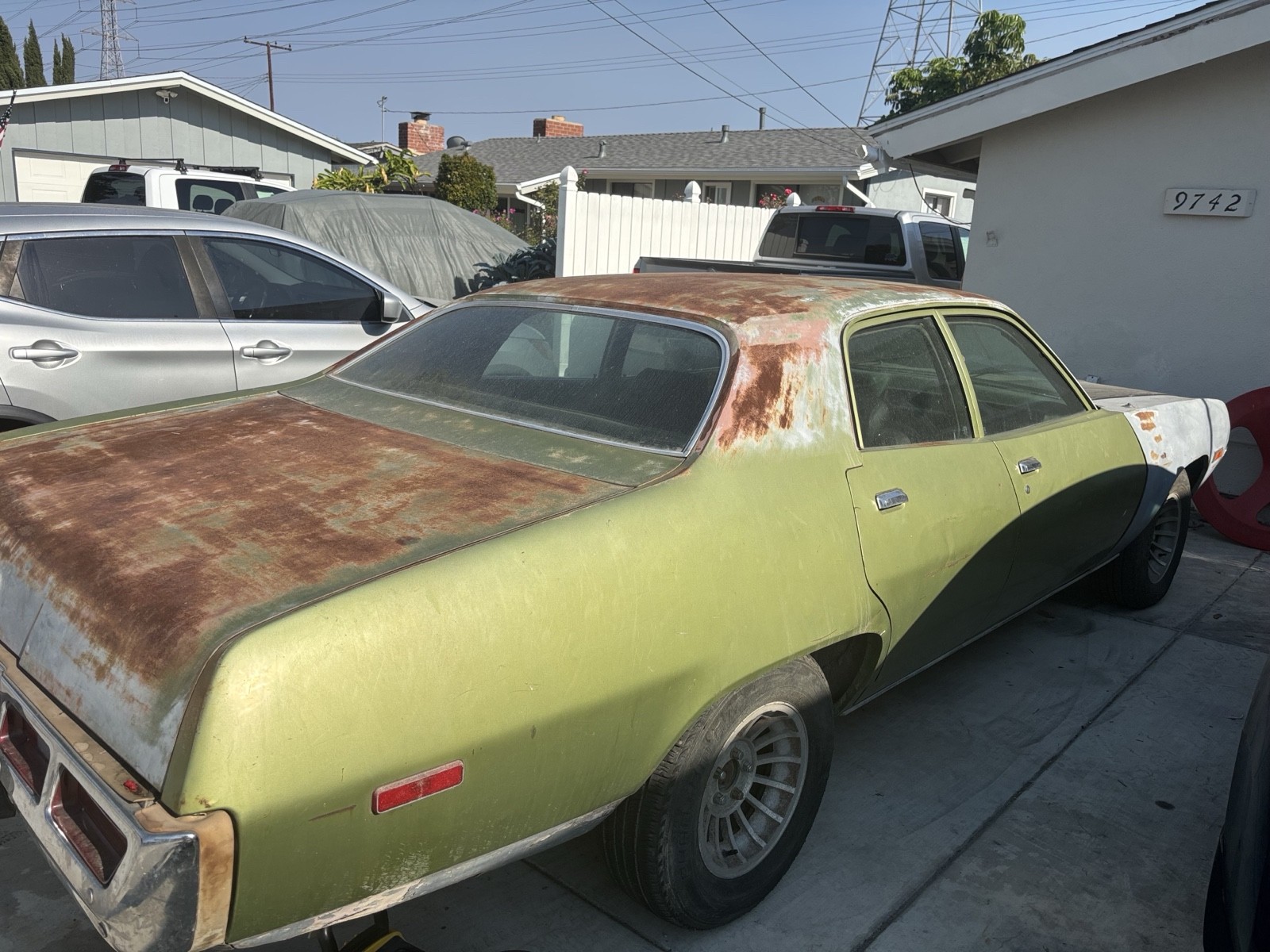 Plymouth-Satellite-1973-Sedan-4