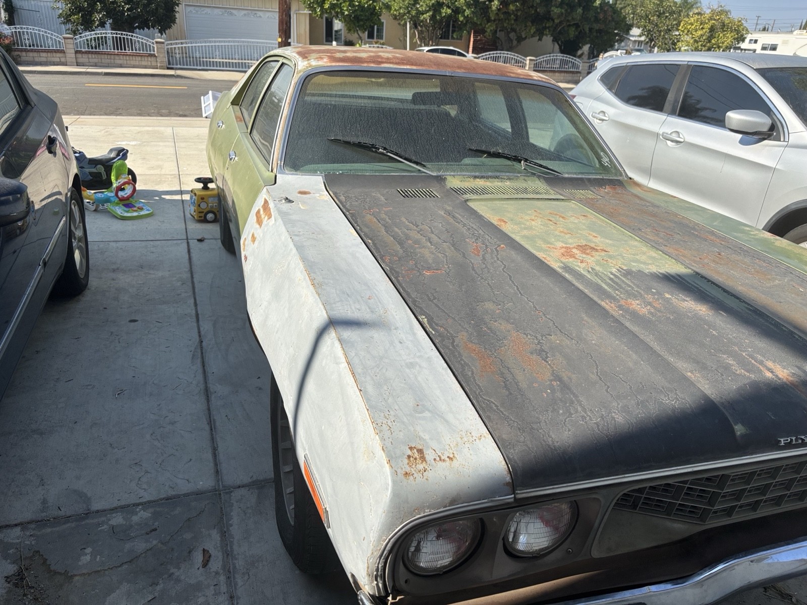 Plymouth-Satellite-1973-Sedan-6