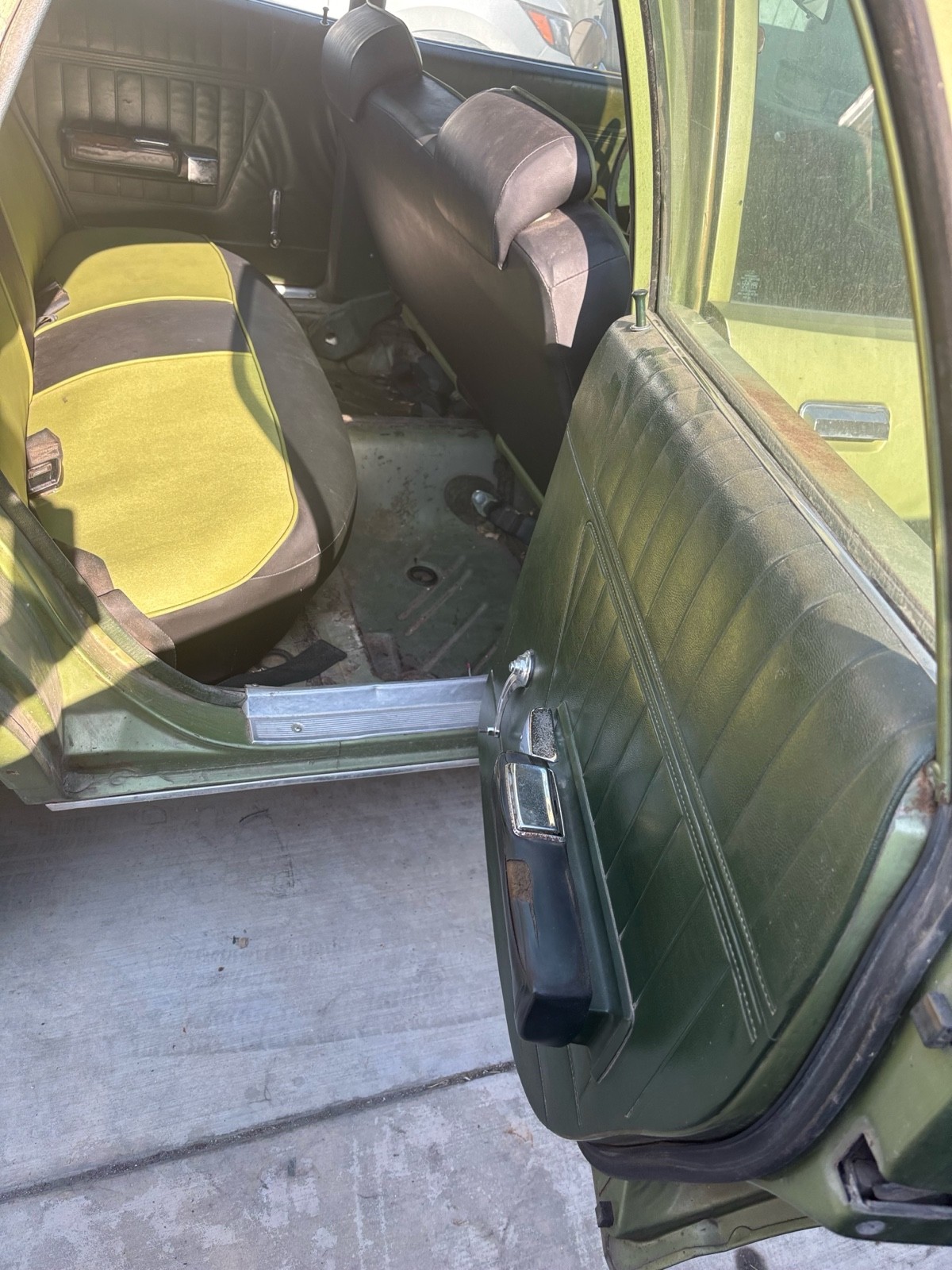 Plymouth-Satellite-1973-Sedan-9