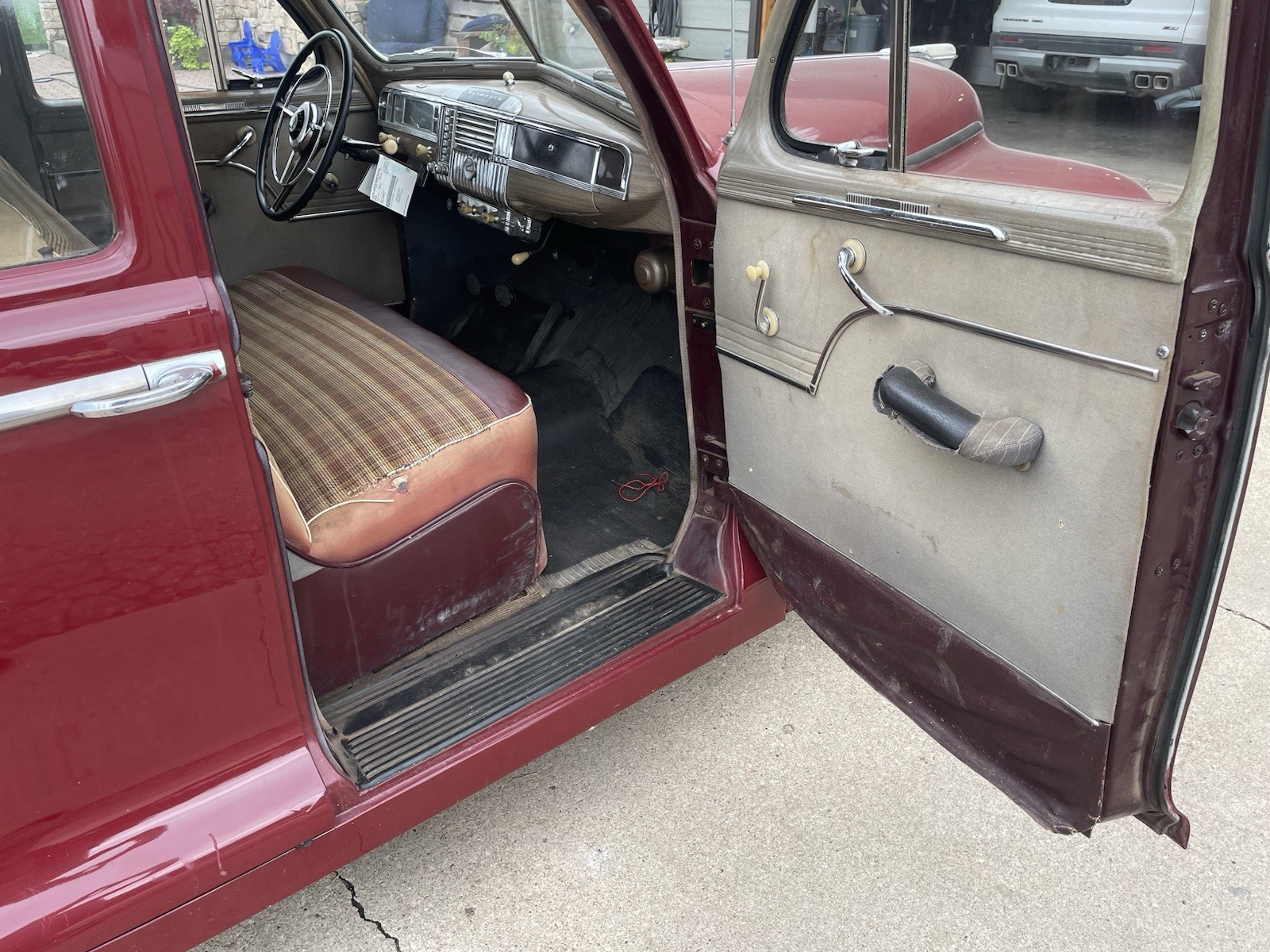 Plymouth-Sedan-1948-Sedan-11