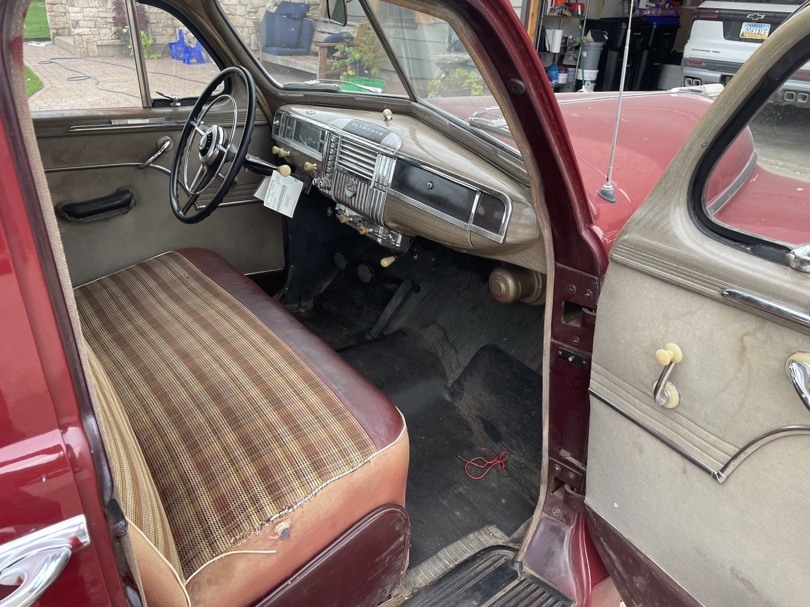 Plymouth-Sedan-1948-Sedan-12