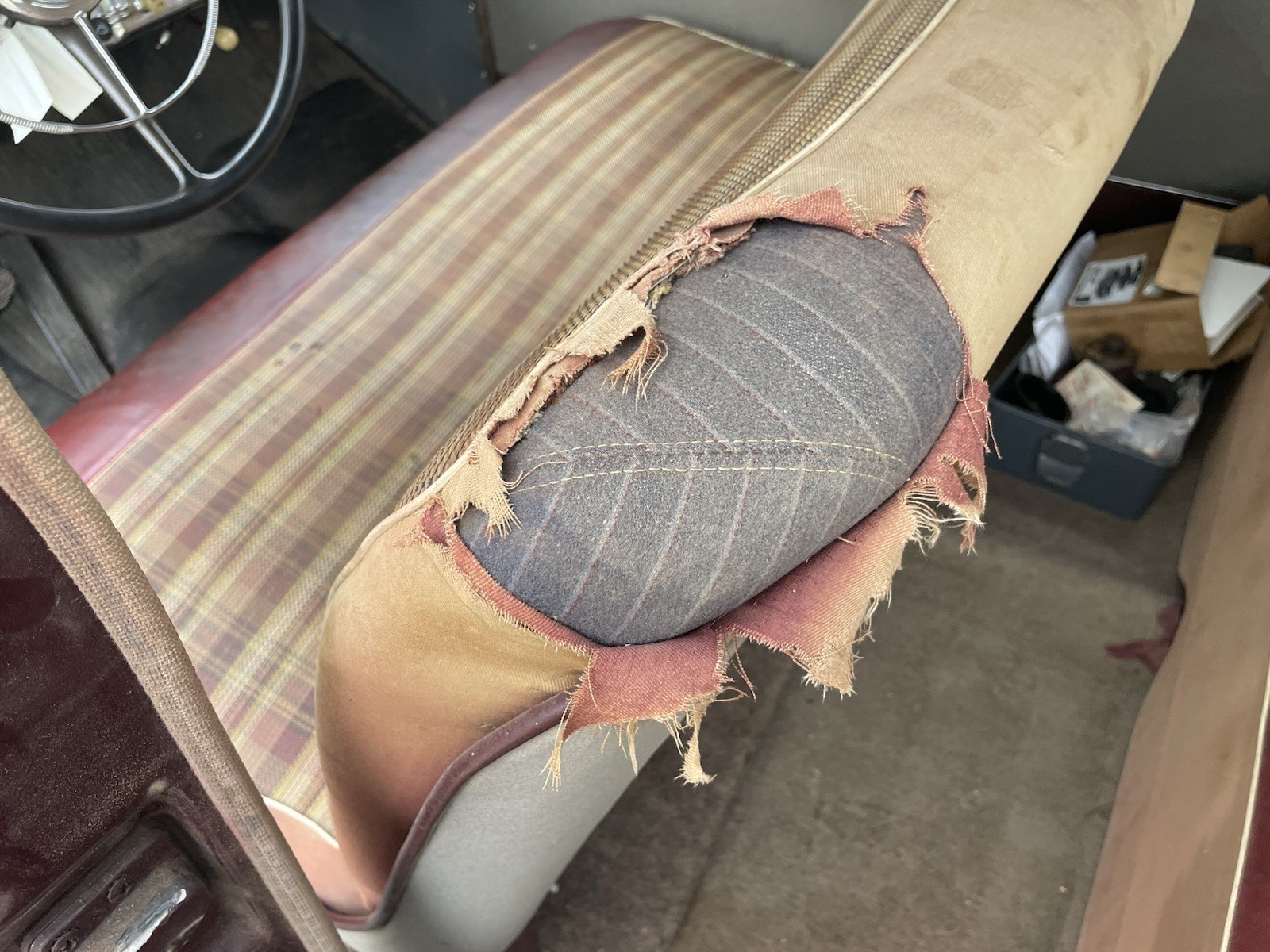 Plymouth-Sedan-1948-Sedan-2