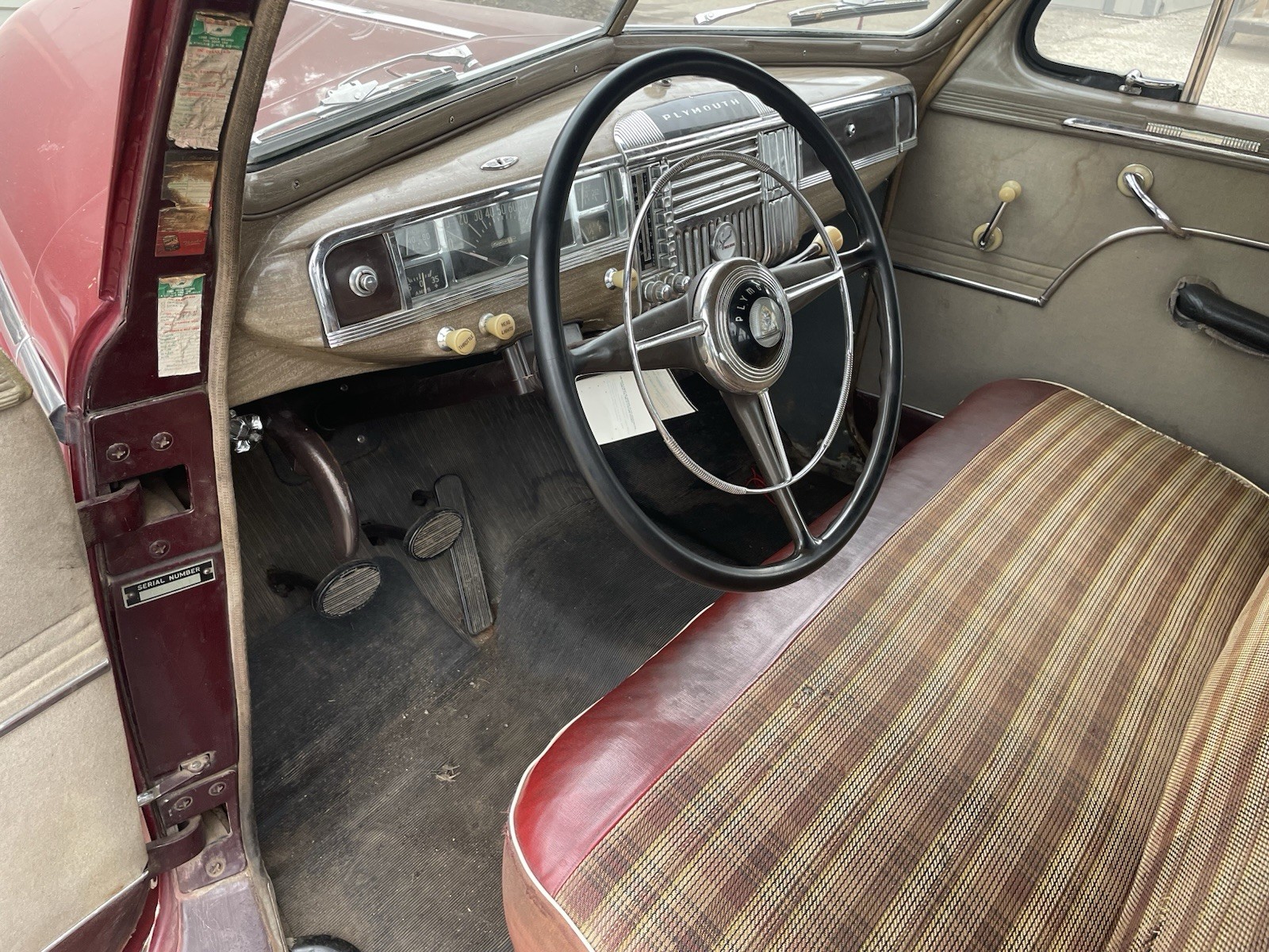 Plymouth-Sedan-1948-Sedan-3