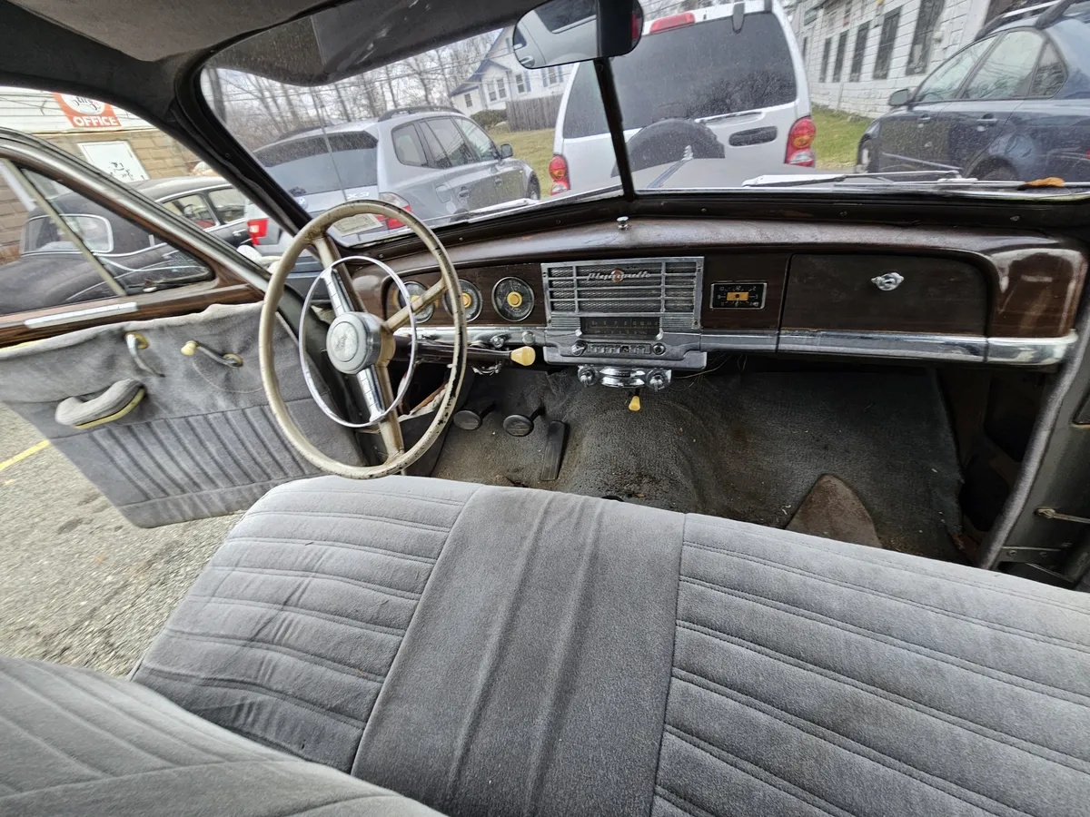 Plymouth-Special-deluxe-1949-1