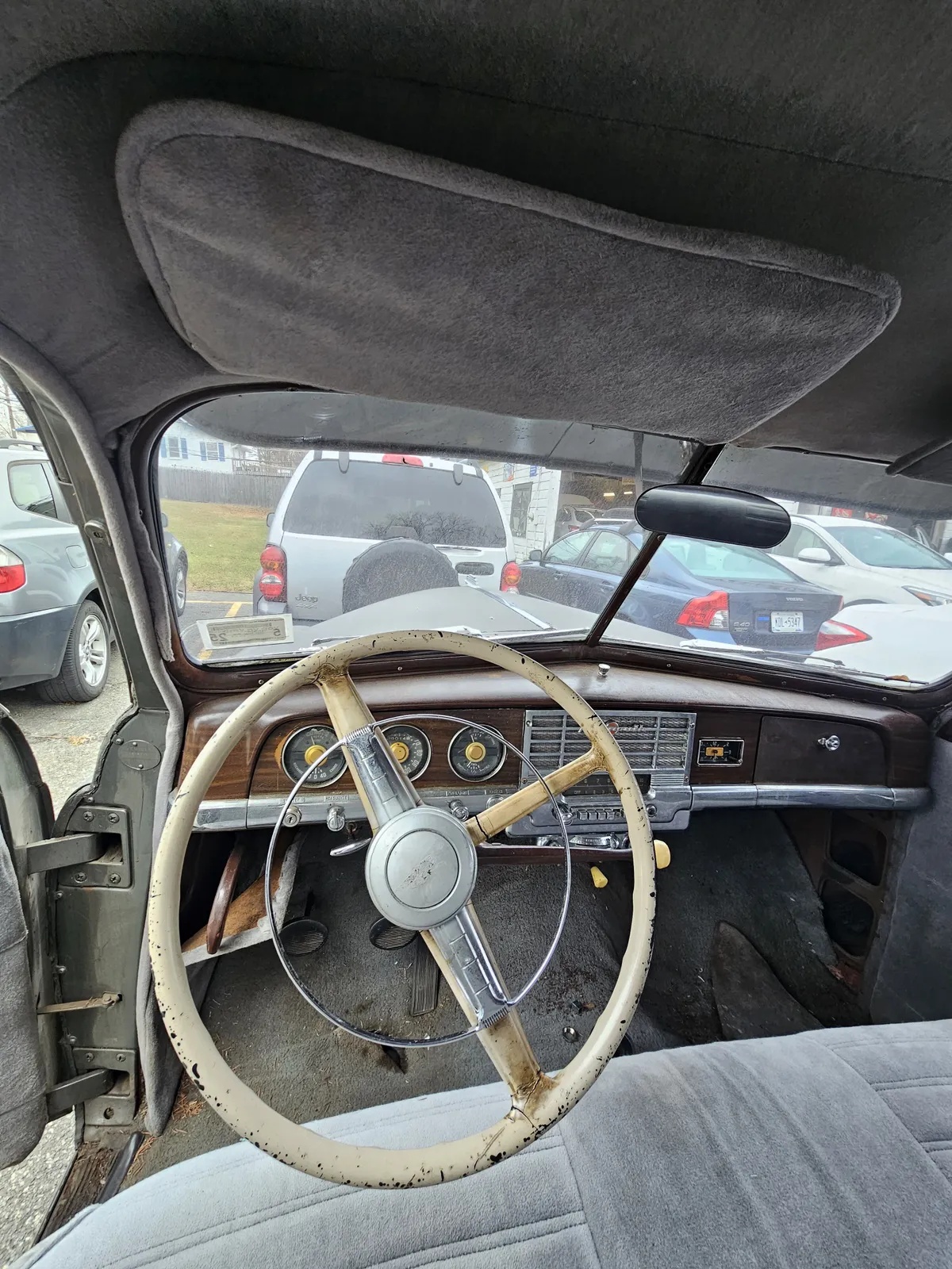 Plymouth-Special-deluxe-1949-6