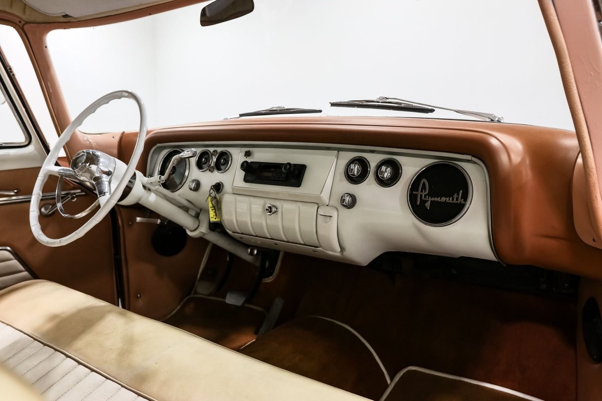 Plymouth-Suburban-Sport-1956-Station-Wagon-15