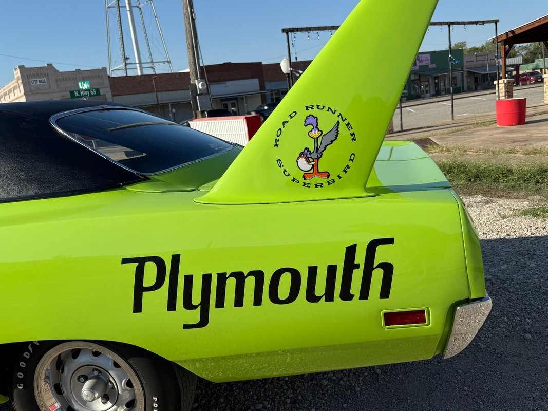 Plymouth-Superbird-1970-29