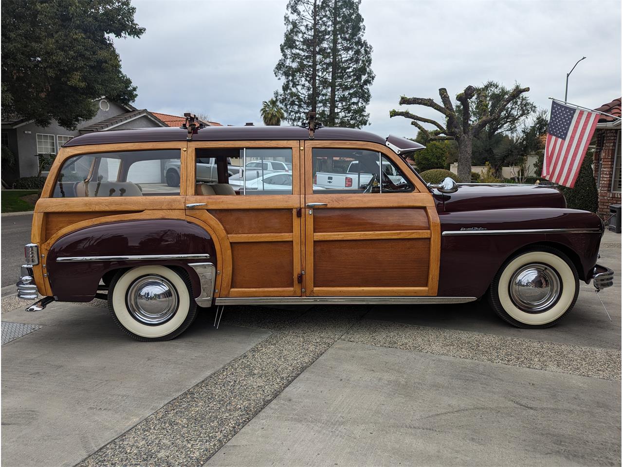 Plymouth-Woody-wagon-1949-Maroon-Tan-2