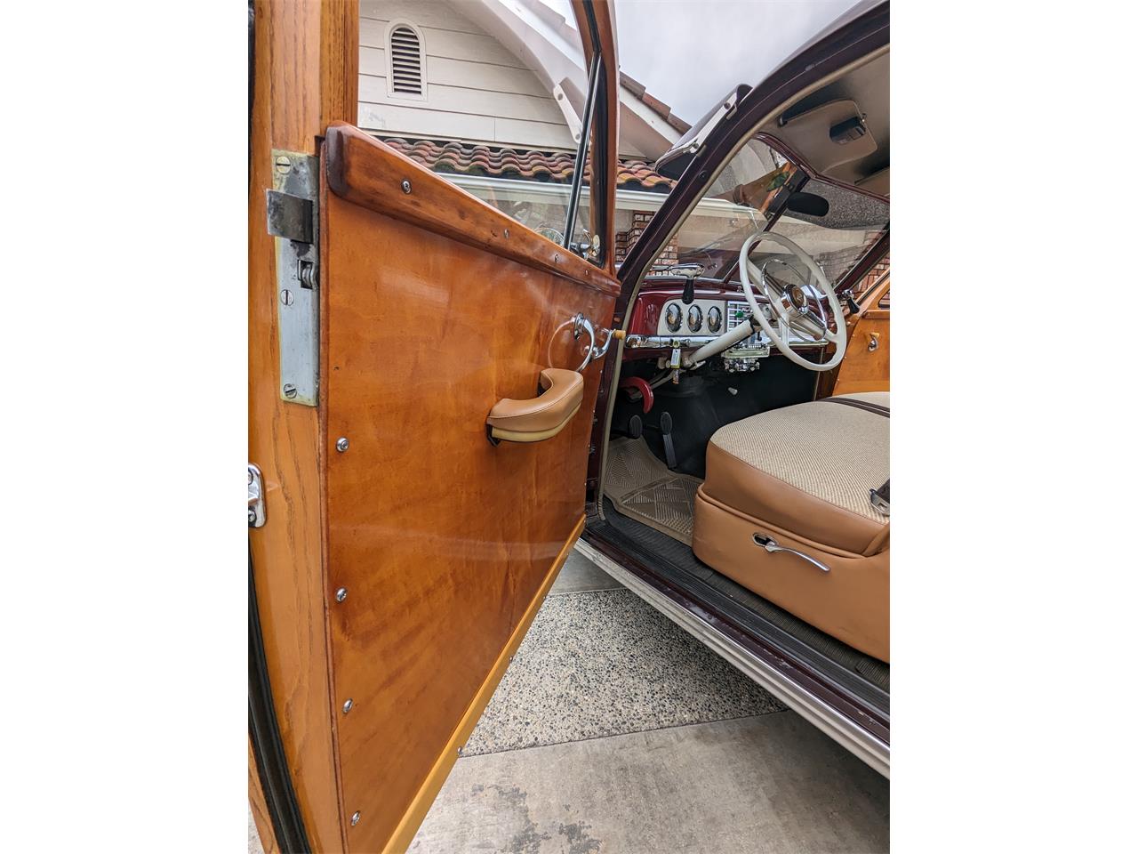 Plymouth-Woody-wagon-1949-Maroon-Tan-3