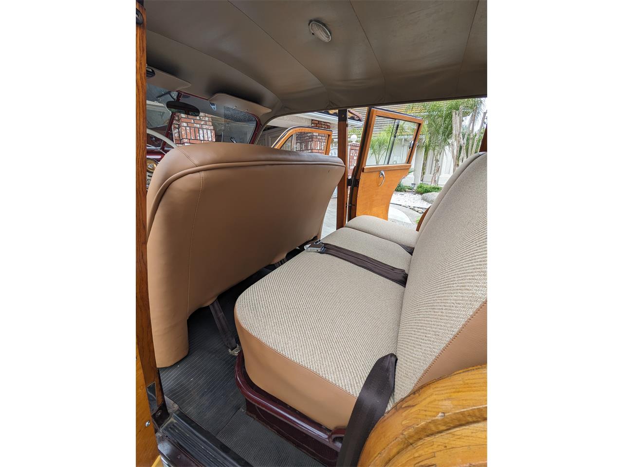 Plymouth-Woody-wagon-1949-Maroon-Tan-6