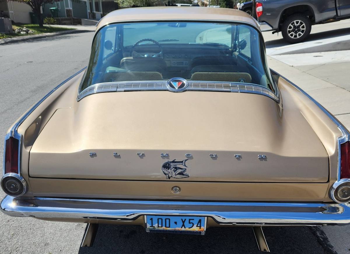 Plymouth-barracuda-1964-custom-3