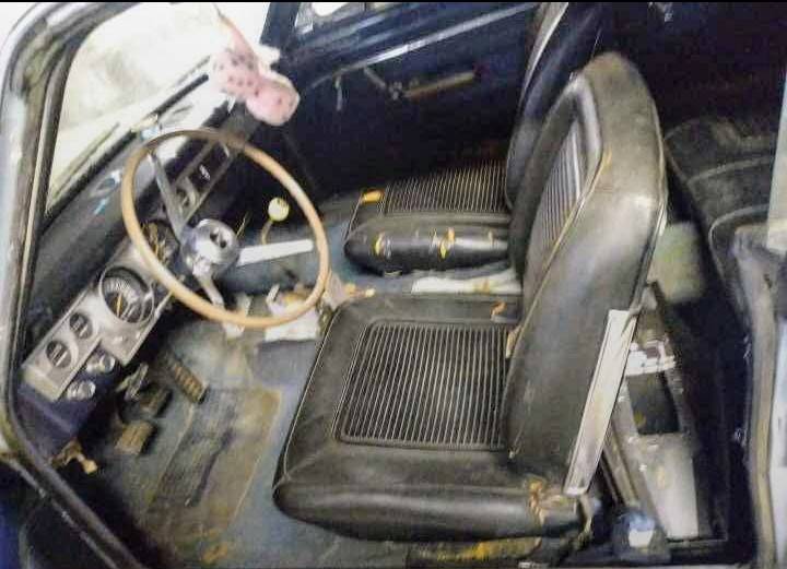 Plymouth-barracuda-1966-12