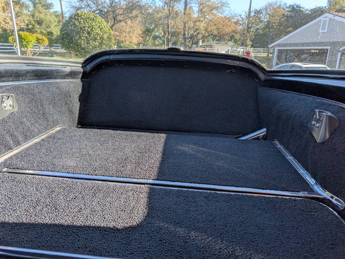 Plymouth-barracuda-1966-custom-10