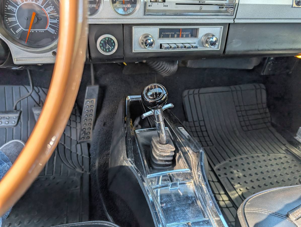 Plymouth-barracuda-1966-custom-7