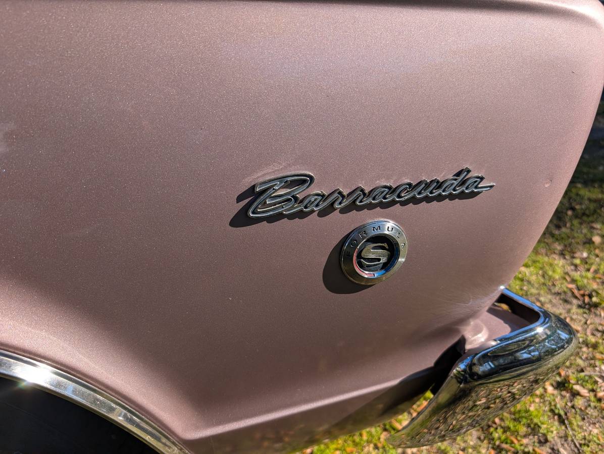 Plymouth-barracuda-1966-custom-8