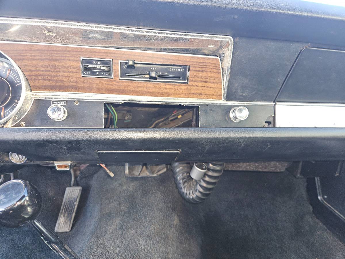 Plymouth-barracuda-1968-black-5