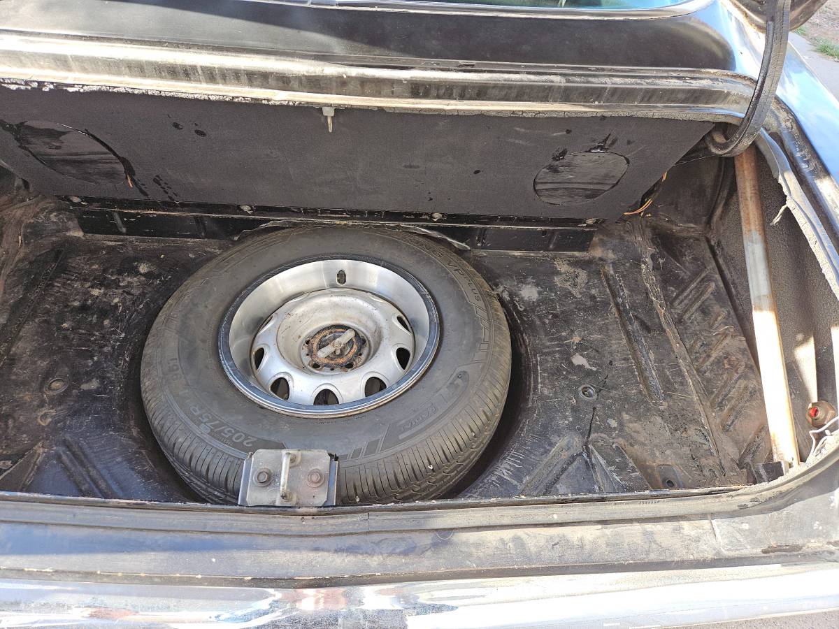 Plymouth-barracuda-1968-black-6