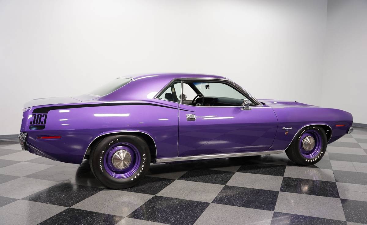 Plymouth-barracuda-1970-purple-13