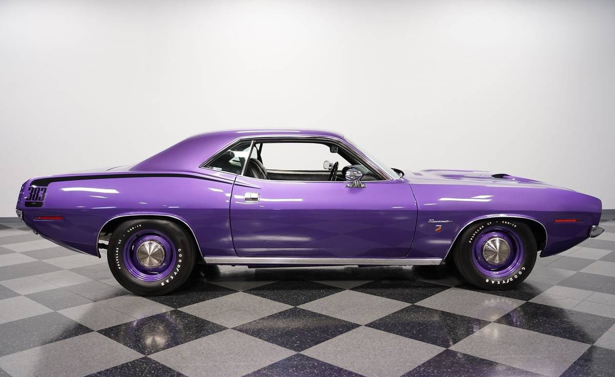 Plymouth-barracuda-1970-purple-14