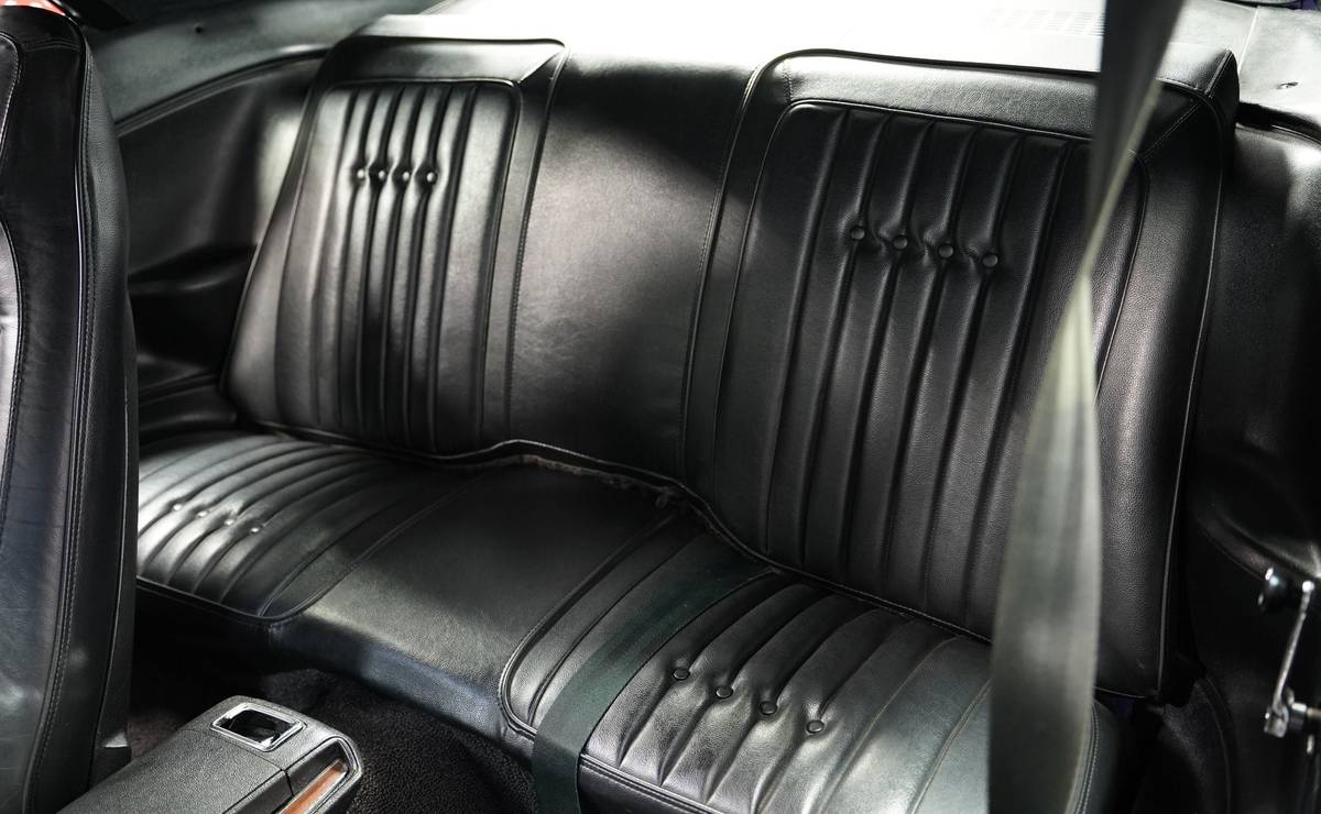 Plymouth-barracuda-1970-purple-19