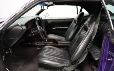 Plymouth-barracuda-1970-purple-2