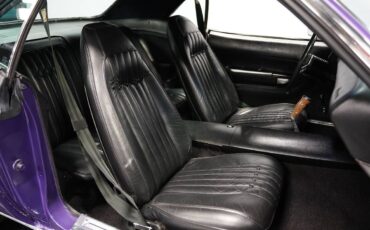 Plymouth-barracuda-1970-purple-21