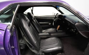 Plymouth-barracuda-1970-purple-3