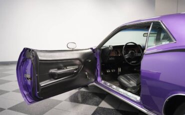 Plymouth-barracuda-1970-purple-4