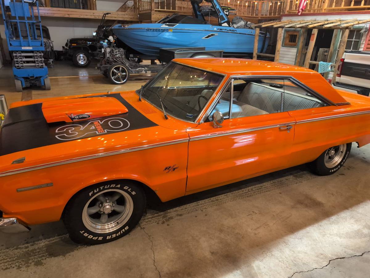 Plymouth-belvedere-1967-orange-1