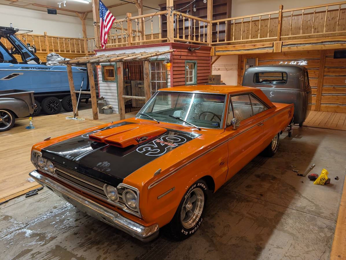 Plymouth-belvedere-1967-orange-2