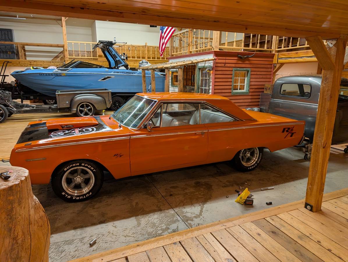 Plymouth-belvedere-1967-orange-3