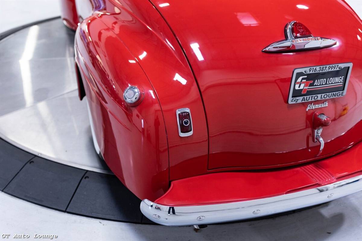 Plymouth-business-1940-red-19